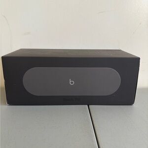 Beats Pill x Kim Kardashian - Wireless Bluetooth Speaker
